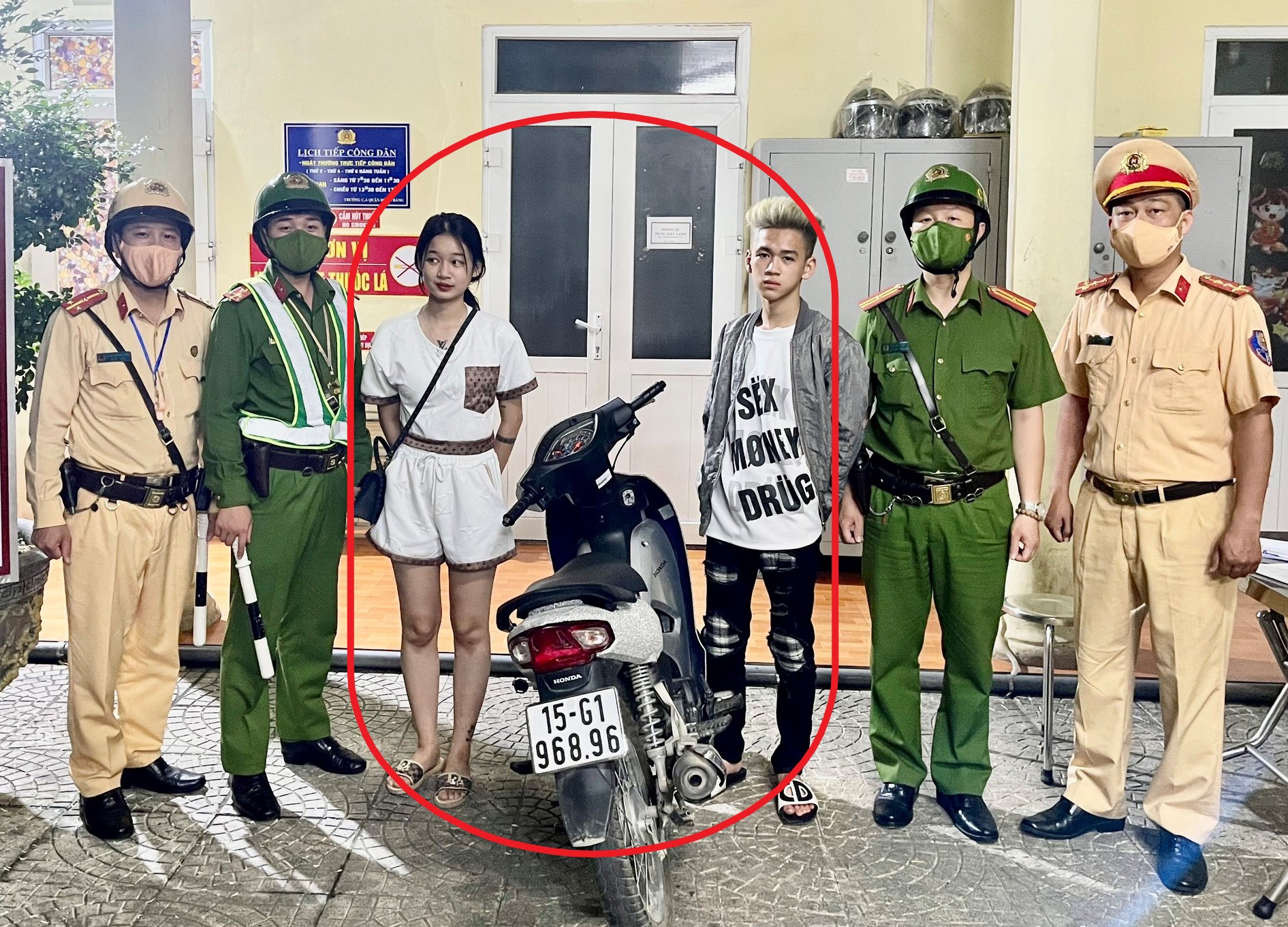 Đội Cảnh sát giao thông -trật tự (CAQ Hồng Bàng): Tạm giữ 01 phương tiện của 02 trường hợp điều khiển xe lạng lách, đánh võng